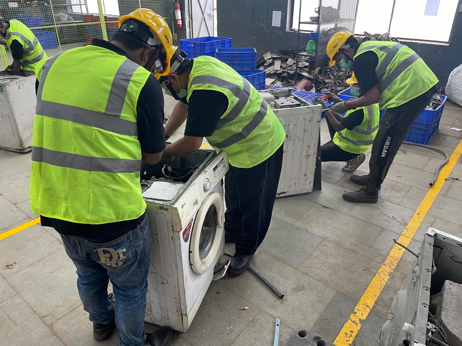 Formal sector workers in India dismantling washing machines collected by Minimise
